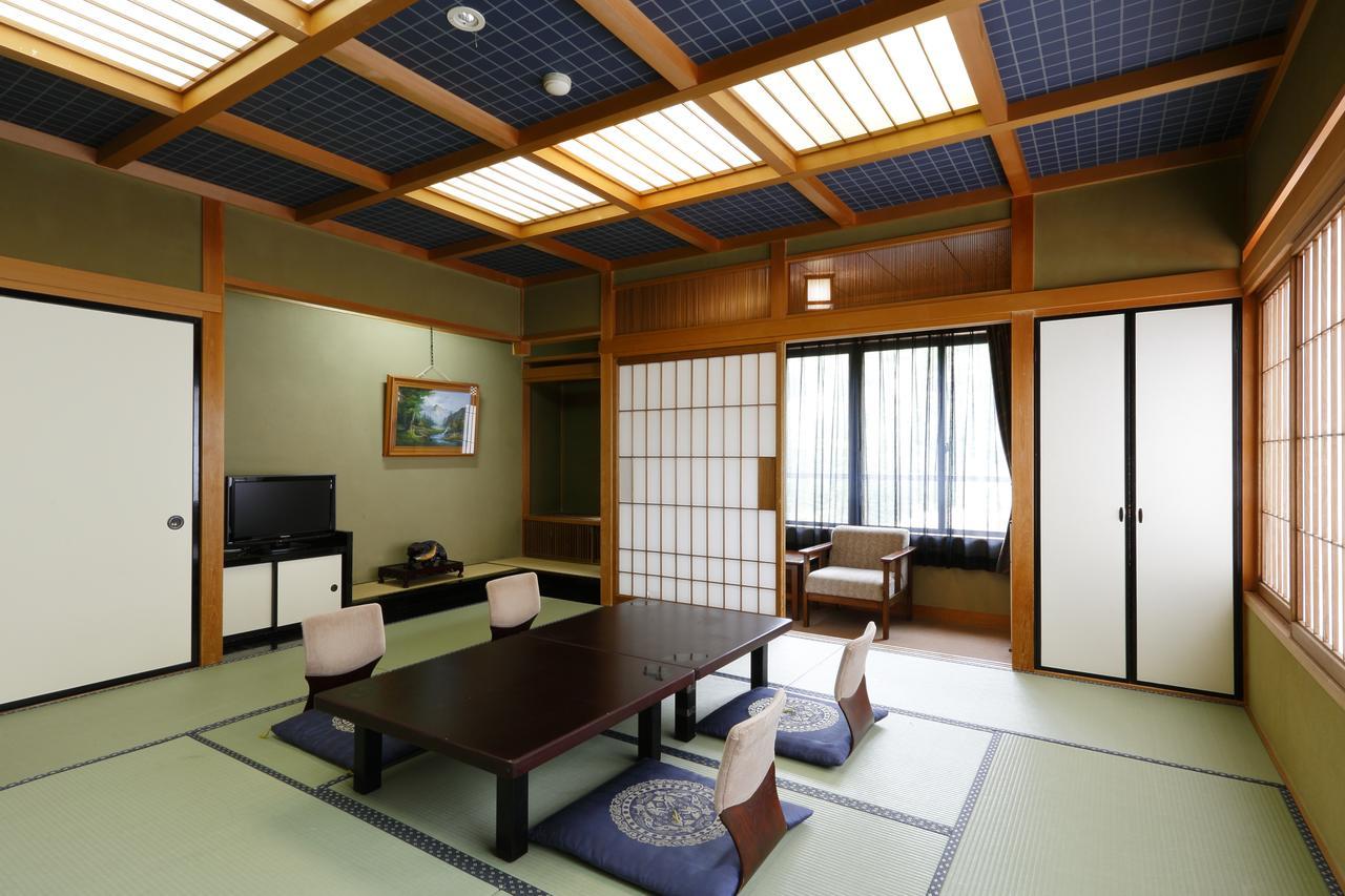 Okada Ryokan Warakutei Takayama  Esterno foto