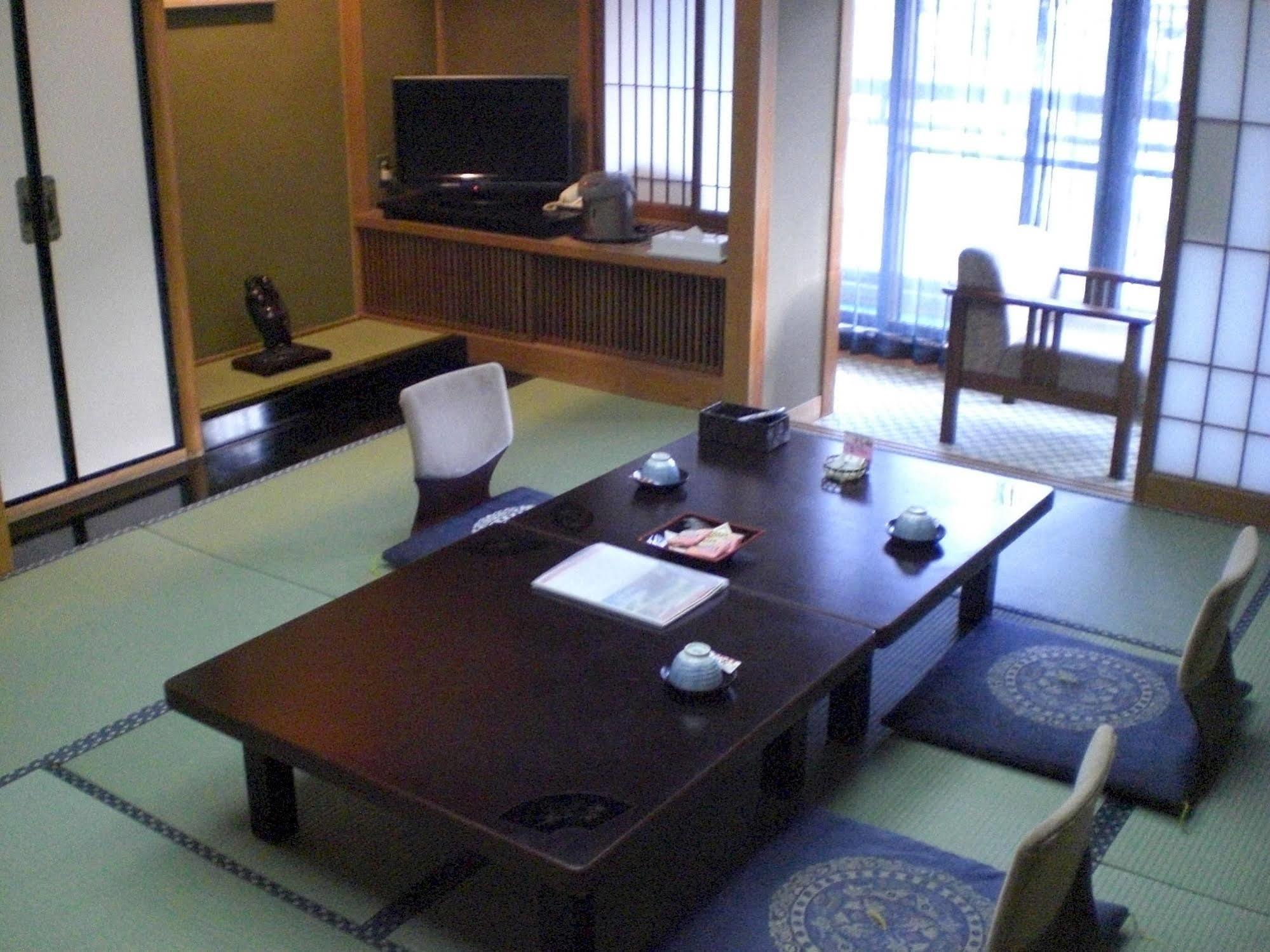 Okada Ryokan Warakutei Takayama  Esterno foto